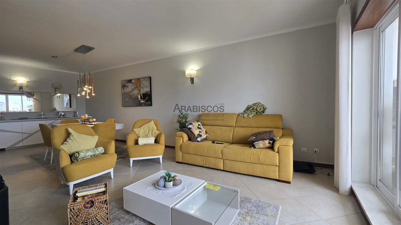 Apartment 3 bedrooms spacious Portimão - kitchen, air conditioning, sea view, balcony, fireplace, store room, garage