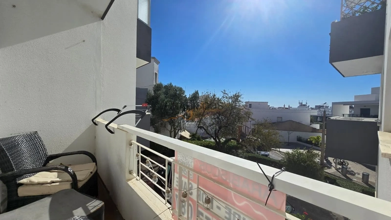 Apartamento no centro T2 Alvor - Centro Portimão - varanda, condomínio fechado, cozinha equipada, jardim, bbq