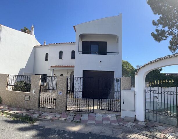 House 4 bedrooms Quelfes Olhão - double glazing, tiled stove, balconies, store room, barbecue, garage, balcony, fireplace