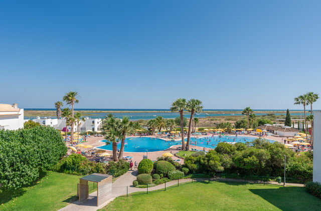 Apartment 1 bedrooms in the center Cabanas de Tavira - equipped, balcony, double glazing, air conditioning, sea view, kitchen, playground, swimming pool, gardens