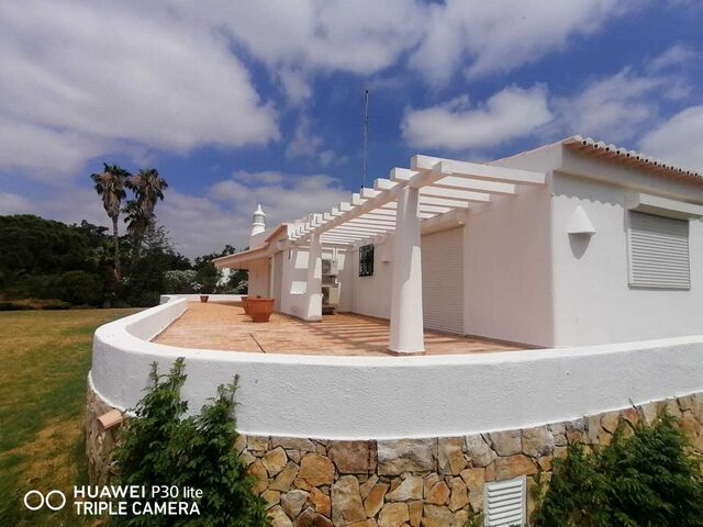 House Single storey V4 Penina Mexilhoeira Grande Portimão - solar panels, garden, garage, air conditioning
