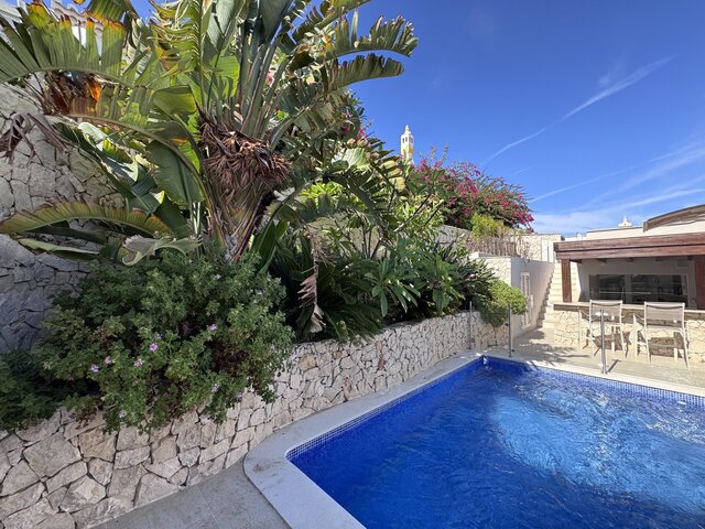 House in good condition 3 bedrooms Loulé (são Sebastião) - swimming pool, balcony, gated community, air conditioning