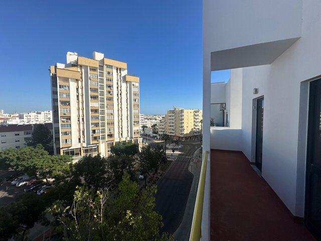 Apartamento em bom estado T2 Quarteira Loulé - vista mar, varanda, terraço, churrasqueira