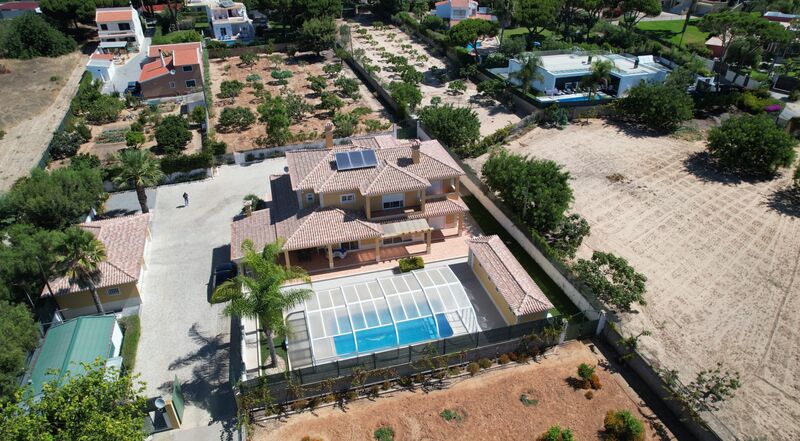 House nouvelle V5 Vilamoura Quarteira Loulé - garage, alarm, garden, swimming pool, double glazing, air conditioning, fireplace