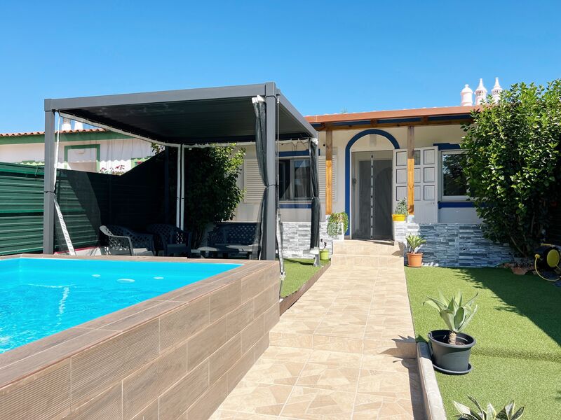 Moradia V2 Renovada em banda Foral Silves - piscina, lareira, bbq, cozinha equipada, jardim, ar condicionado
