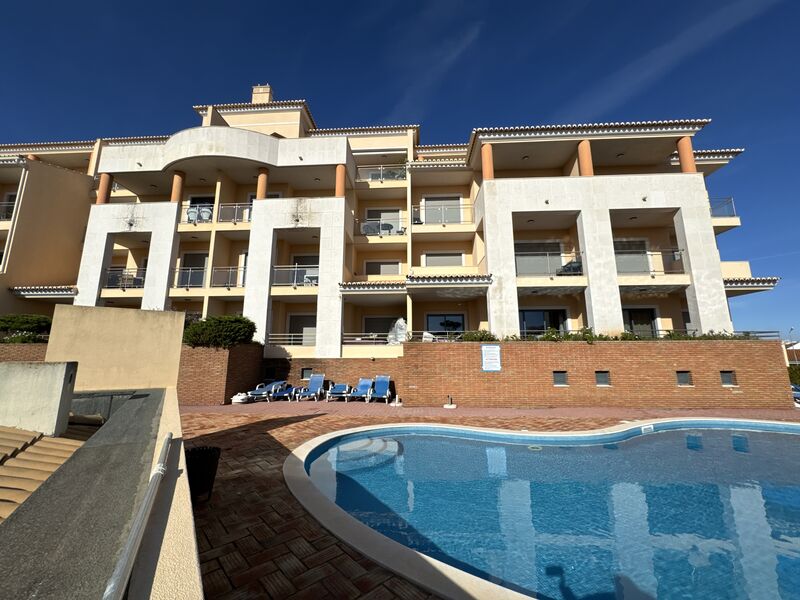 Apartamento T2 no centro Olhos de Água Albufeira - mobilado, equipado, ar condicionado, condomínio fechado, piscina, vista mar