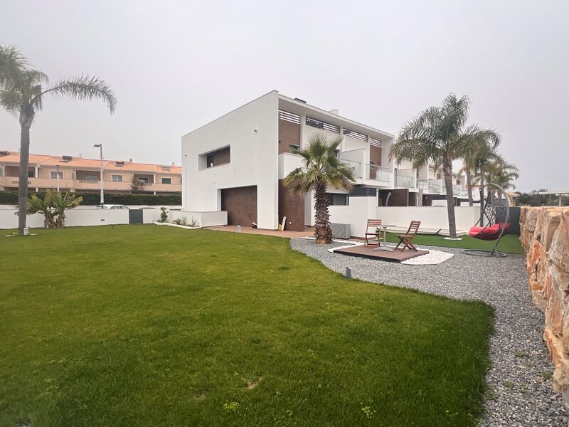 House Luxury central V5 Ferreiras Albufeira - garage, garden, store room, automatic irrigation system, terrace, barbecue, fireplace, equipped kitchen, balcony, air conditioning, swimming pool, underfloor heating