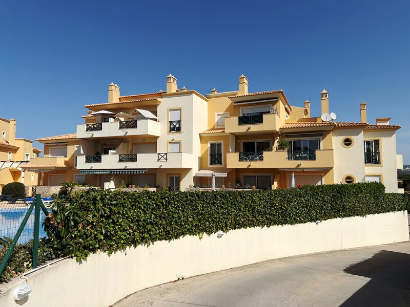 Apartment excellent condition 2 bedrooms Quinta do Paiva Albufeira - swimming pool, fireplace, air conditioning, kitchen, garage, parking space, store room, condominium, gardens