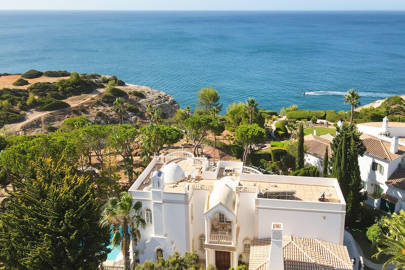 Moradia V4 Lagoa Vila Nova de Famalicão para venda - terraço, painéis solares, bbq, jardins, ar condicionado, piscina, lareira, alarme, piso radiante, garagem