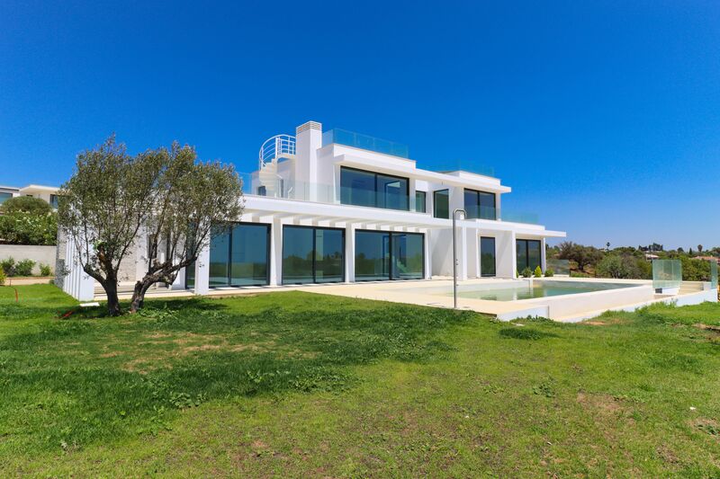 Moradia em construção V4 à venda Lagoa Vila Nova de Famalicão - piso radiante, piscina, jardim, lareira, vista mar, garagem, ar condicionado