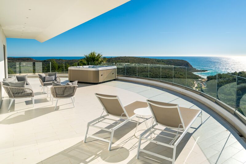 Venda de Casa/Vivenda V0 de luxo Lagos São Sebastião - equipado, piso radiante, garagem, piscina, ar condicionado, terraço