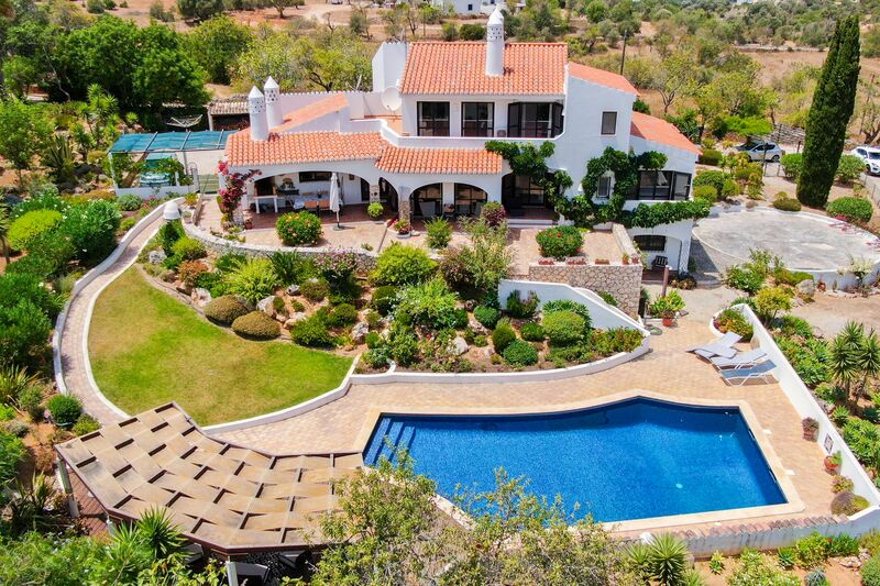 Casa V4 Lagoa Vila Nova de Famalicão - piscina, lareira, varanda, jardim, terraço, garagem