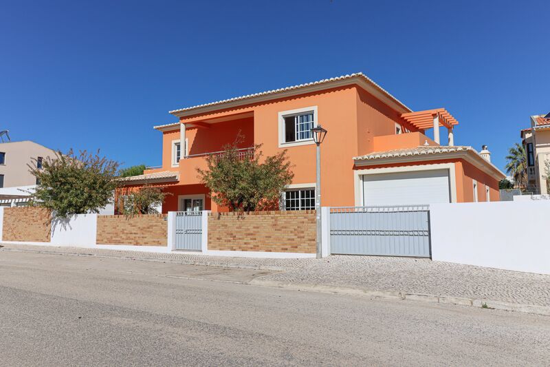 Moradia V3 bem localizada Lagos São Sebastião à venda - aquecimento central, jardim, arrecadação, garagem, terraços, piscina