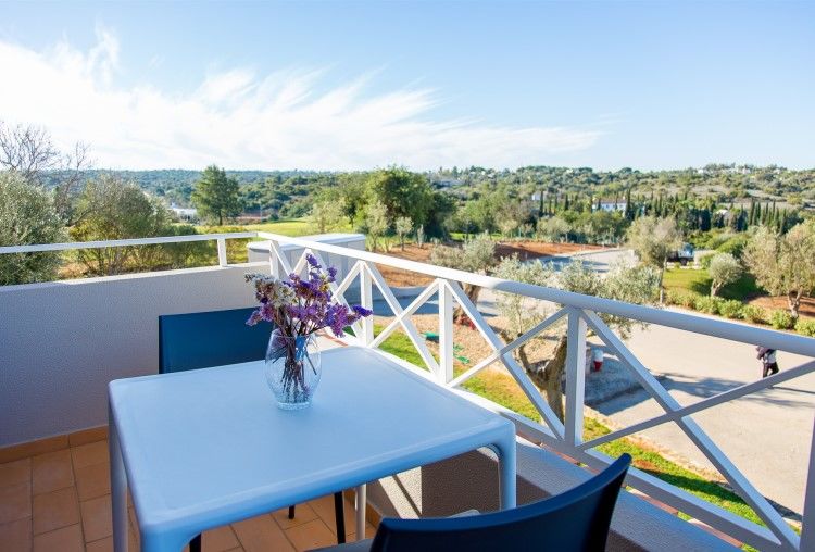 Apartamento T2 Duplex Carvoeiro Lagoa (Algarve) - mobilado, piscina, ténis, terraço