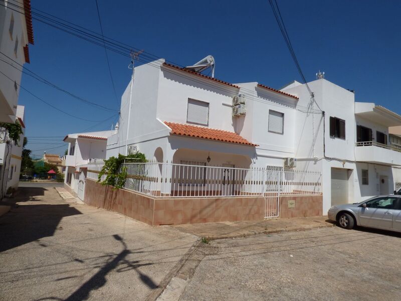 Moradia V4 Silves - varanda, vidros duplos, painel solar, garagem, terraço, ar condicionado