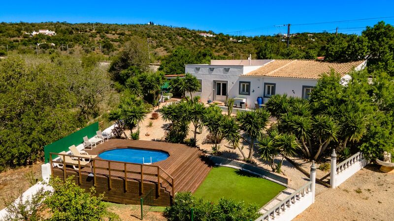 House Single storey V2 Barrocal São Bartolomeu de Messines Silves - swimming pool, equipped kitchen, automatic gate, double glazing, garden, parking lot, store room, tiled stove, terrace, air conditioning, beautiful views