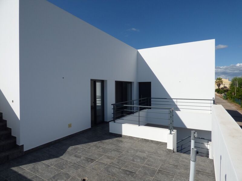 Moradia Moderna V6 Silves - terraços, painel solar, lareira