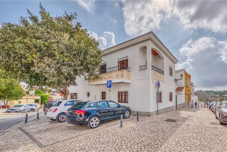 House Semidetached in the center V3 Silves - attic, balcony, fireplace, excellent location, balconies, terrace, garage, backyard