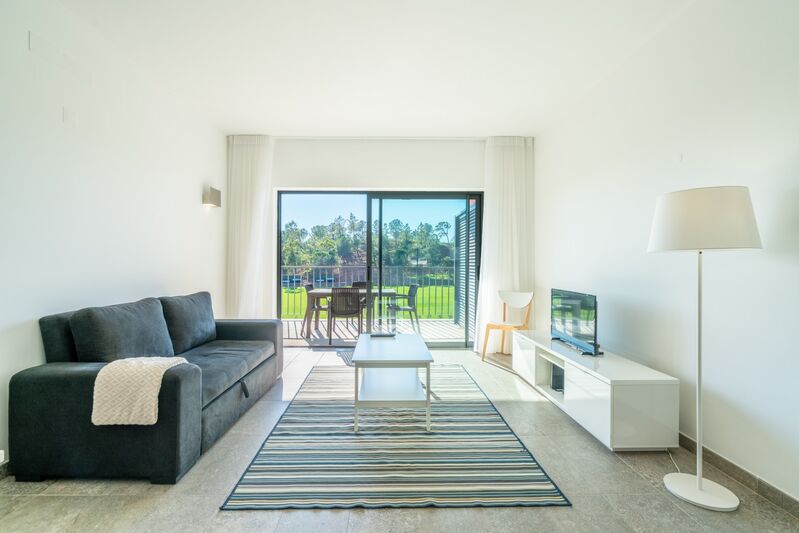 апартаменты новые T2 Portimão - веранда, бассейн, двойные стекла, подсобное помещение, мебелирован
