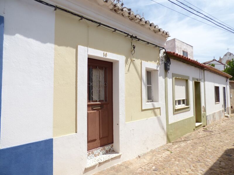 House in the center Silves - excellent location, store room, backyard