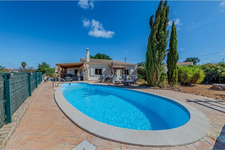 Moradia V2 Renovada Malhão Silves - jardim, bbq, vista campo, ar condicionado, terraço, arrecadação, piscina, garagem