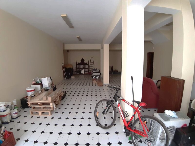 Loja Equipada no centro São Bartolomeu de Messines Silves - bons acessos, muita luz natural, cozinha, ar condicionado