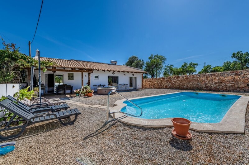 House V3 Nora São Bartolomeu de Messines Silves - tiled stove, swimming pool, garden, barbecue, terrace, solar panel, store room, air conditioning