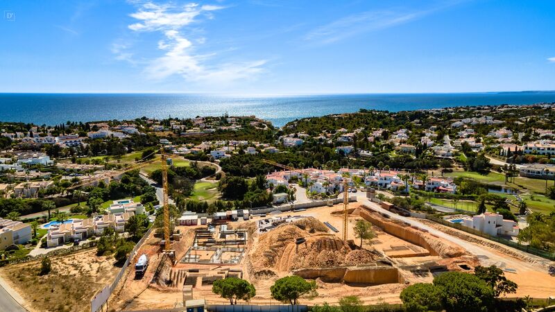 Apartamento de luxo T1 Carvoeiro Lagoa (Algarve) - piscina, terraços, arrecadação, jardins