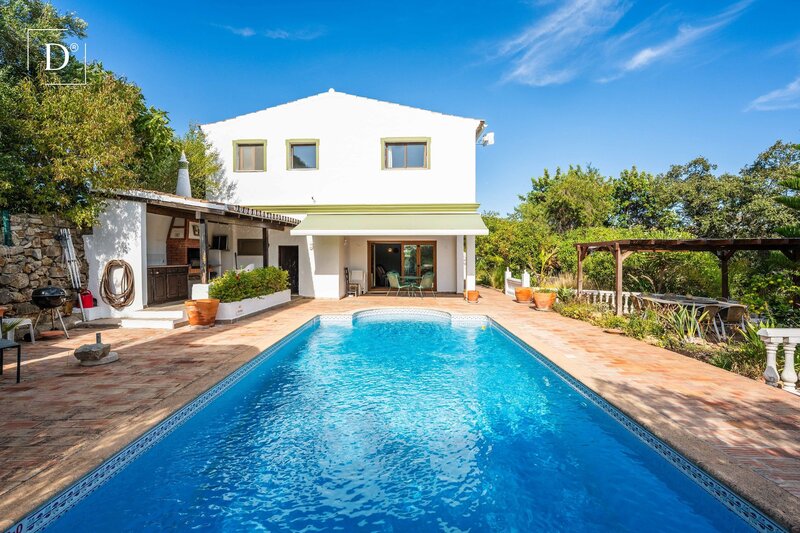 Casa V3 Renovada Conceição e Estoi Faro - muita luz natural, bbq, terraços, jardim, piscina