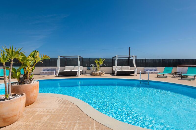 Home V7 Renovated Albufeira e Olhos de Água - swimming pool, double glazing, solar panels, terrace, air conditioning, equipped