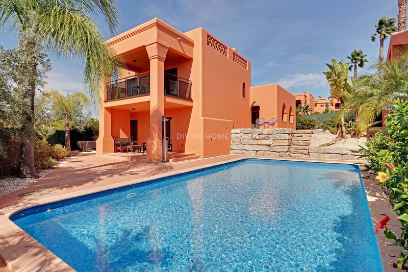 Casa V3 de luxo no campo Alcantarilha Silves - varanda, piso radiante, painéis solares, ar condicionado, equipado, ténis, piscina, jardins, terraços