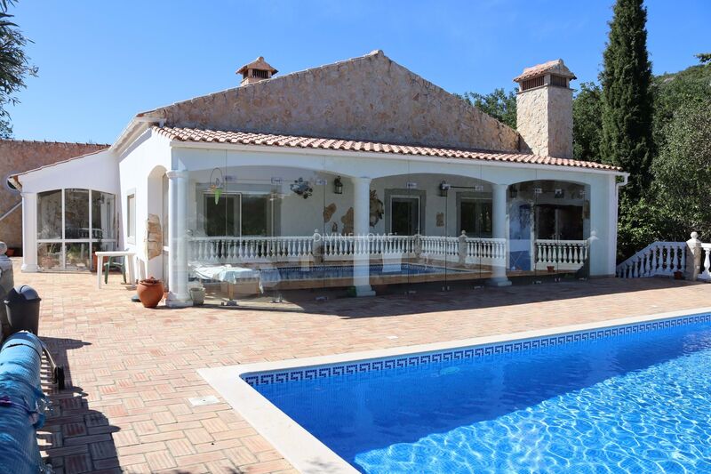 Moradia V3 São Brás de Alportel - piscina, bbq, terraço, jardim, garagem, lareira, portão automático, chão radiante