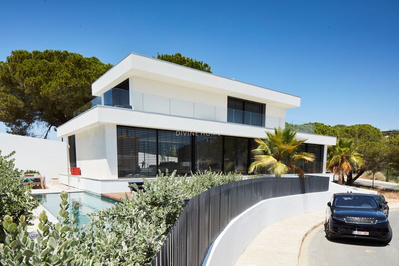 House Luxury V3 Sesmarias Albufeira - plenty of natural light, swimming pool, terrace, garden, garage, solar panels, air conditioning, tiled stove