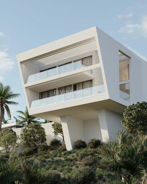 House new 3 bedrooms Carvoeiro Lagoa (Algarve) - swimming pool, balcony, garage, balconies