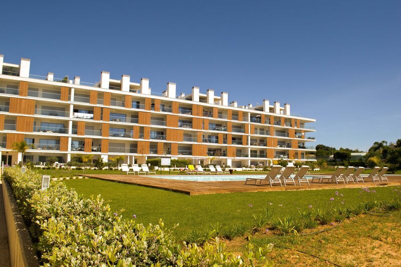 Apartment 3 bedrooms Albufeira e Olhos de Água - balcony, double glazing, air conditioning, swimming pool, gardens, 3rd floor, solar panels, barbecue