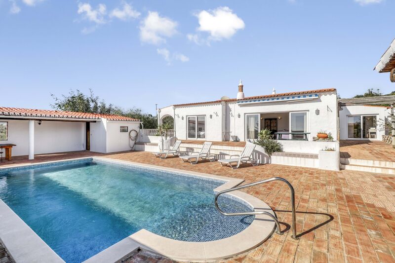 House V3 Santa Bárbara de Nexe Faro - terraces, solar panels, barbecue, terrace, garage, double glazing, garden, furnished, swimming pool