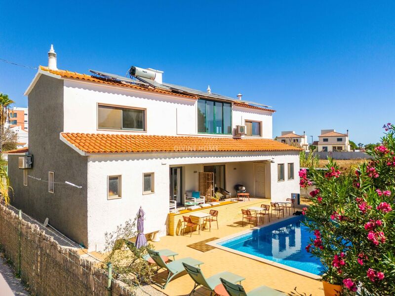 Moradia Moderna V4 Olhão - garagem, piscina, jardim, bbq, lareira, terraço, ar condicionado, salamandra