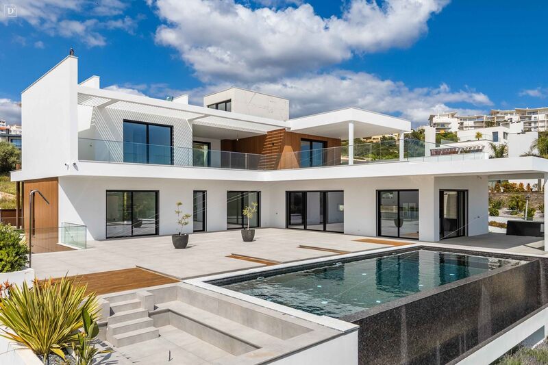 House 4 bedrooms Luxury Albufeira - barbecue, balcony, balconies, underfloor heating, swimming pool, terraces, solar panels, fireplace, terrace, air conditioning, garden