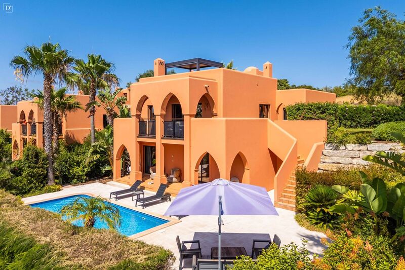 Moradia Moderna no centro V3 Alcantarilha e Pêra Silves - piscina, piso radiante, terraço, condomínio fechado, ténis, ar condicionado, vidros duplos, jardins