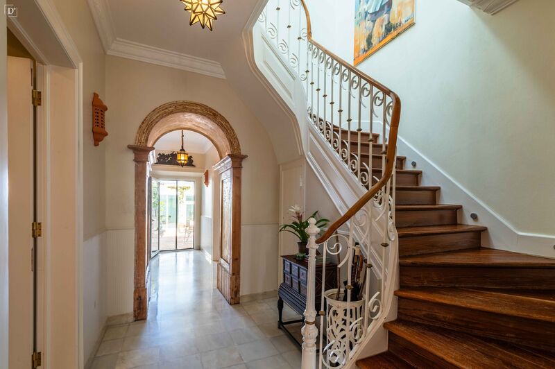 House 5 bedrooms Modern in the center Castro Verde - boiler, equipped, alarm, balcony, garage, air conditioning, swimming pool, backyard, terrace