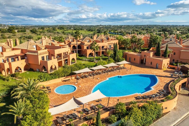 Apartment T2 Luxury Alcantarilha Albufeira - equipped, store room, swimming pool, terrace