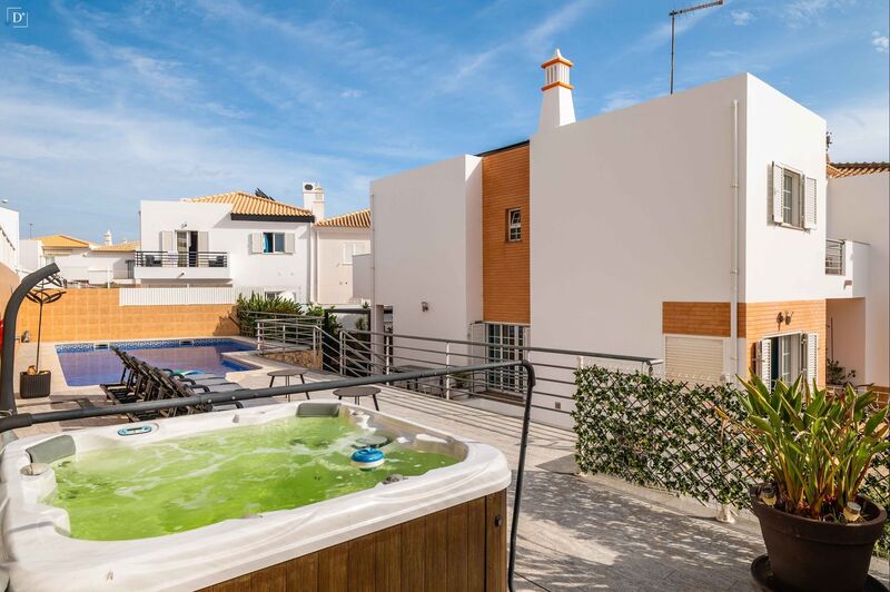 House V4 Albufeira - swimming pool, double glazing, solar panels, garden, garage, air conditioning, terraces, fireplace, terrace