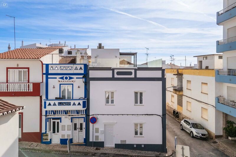 House 3 bedrooms Renovated in the center Lagoa Lagoa (Algarve) - double glazing, heat insulation, terrace, air conditioning