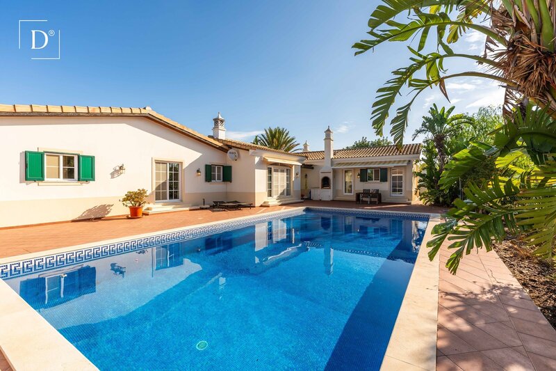House Single storey in the countryside 3 bedrooms Estoi Faro - fireplace, barbecue, terrace, swimming pool, air conditioning, underfloor heating