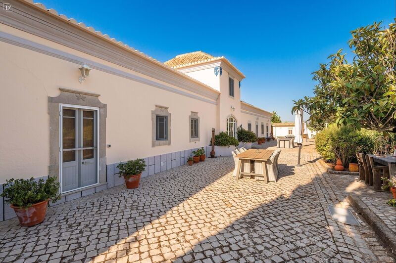 дом V9 современная São Brás de Alportel - камин, сад, двойные стекла, террасы, экипированная кухня, гараж, терраса, центральное отопление, бассейн, сады