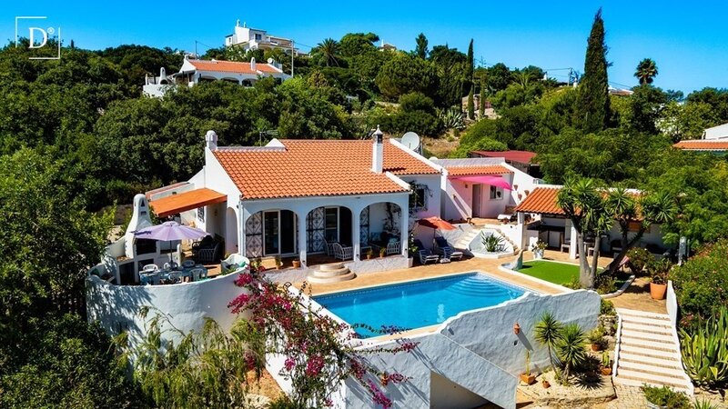 Moradia Moderna V4 Santa Bárbara de Nexe Faro - garagem, terraço, ar condicionado, equipado, piscina, vista mar