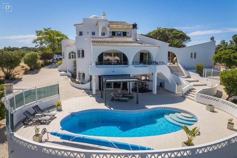 House 4 bedrooms Carvoeiro Lagoa (Algarve) - solar panels, swimming pool, barbecue