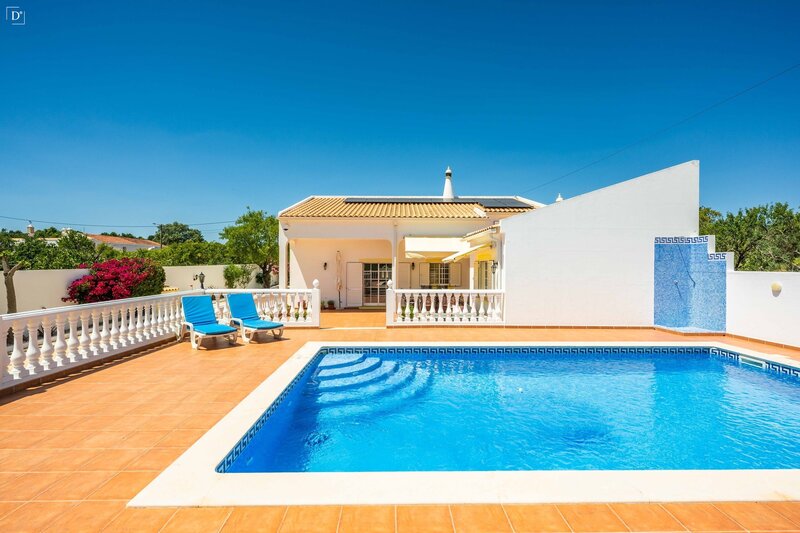 House 3 bedrooms Paderne Albufeira - solar panels, barbecue, garden, swimming pool, fireplace, equipped