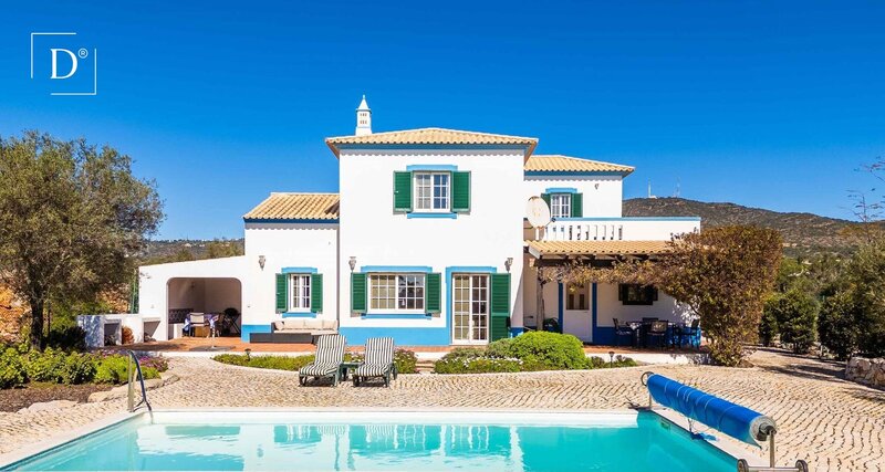 House 4 bedrooms in the countryside Moncarapacho Olhão - air conditioning, gardens, terrace, equipped, swimming pool