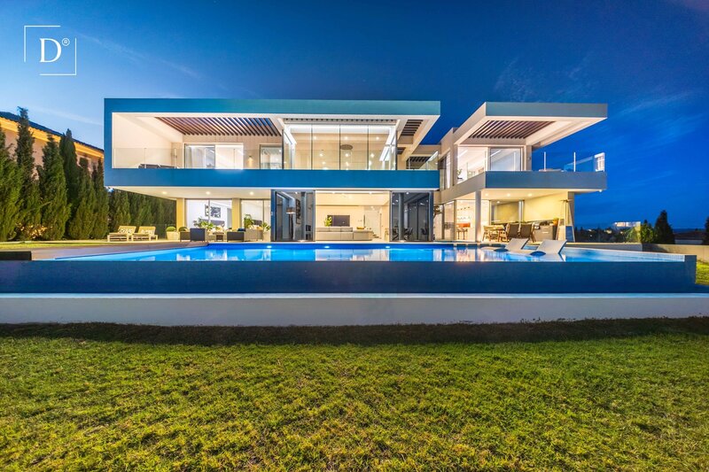 Moradia V4 de luxo Loulé (são Sebastião) - piscina, alarme, ar condicionado, terraços, garagem, videovigilância, piso radiante, painéis solares, jardins, bbq